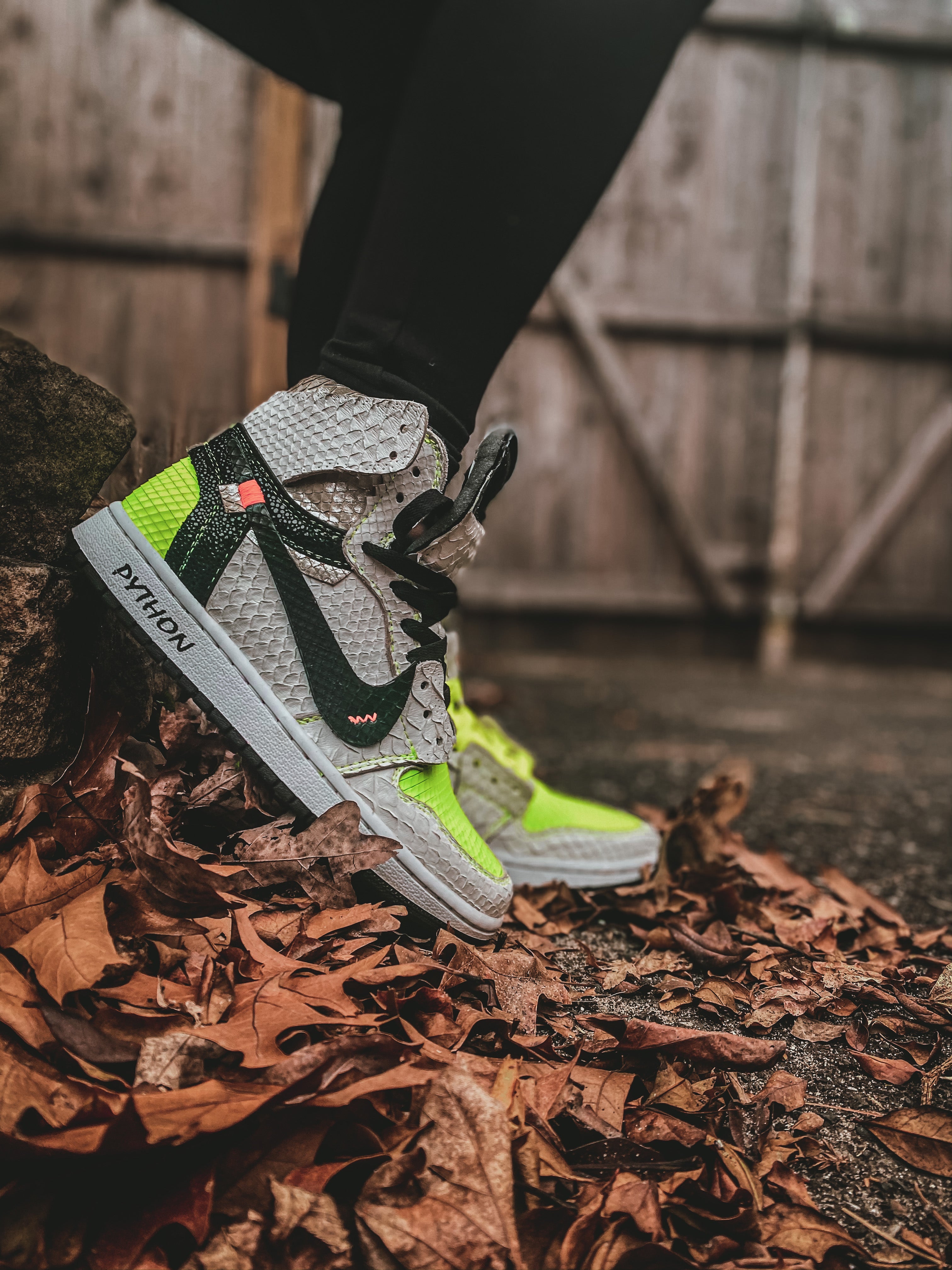 OFF WHITE Air Jordan 1 On Foot Photos